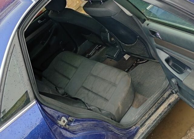 Синий Ауди А4, объемом двигателя 2.5 л и пробегом 390 тыс. км за 2500 $, фото 13 на Automoto.ua