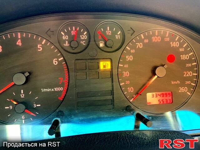 Синий Ауди А4, объемом двигателя 1.6 л и пробегом 340 тыс. км за 3500 $, фото 4 на Automoto.ua