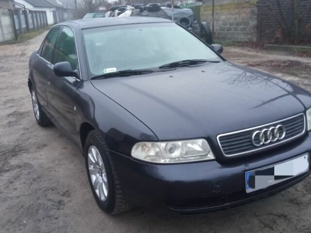 Синий Ауди А4, объемом двигателя 2 л и пробегом 300 тыс. км за 2000 $, фото 5 на Automoto.ua