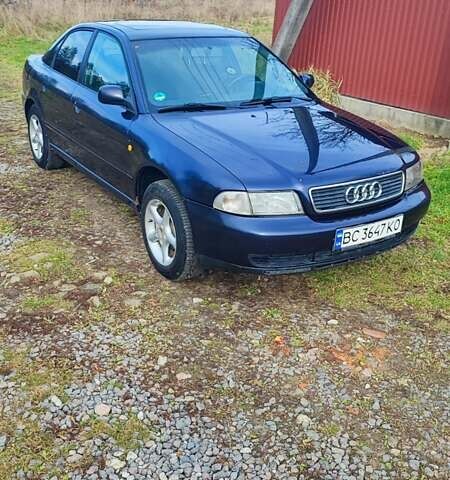 Синий Ауди А4, объемом двигателя 1.6 л и пробегом 325 тыс. км за 3500 $, фото 4 на Automoto.ua