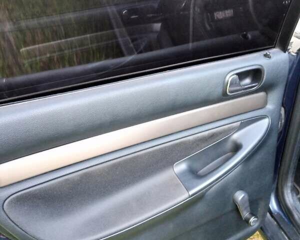 Синий Ауди А4, объемом двигателя 1.6 л и пробегом 250 тыс. км за 3000 $, фото 10 на Automoto.ua