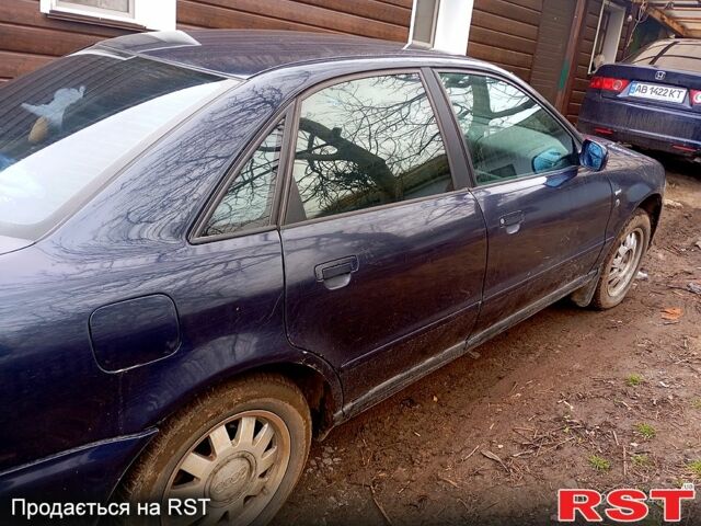 Синий Ауди А4, объемом двигателя 1.6 л и пробегом 342 тыс. км за 2600 $, фото 3 на Automoto.ua