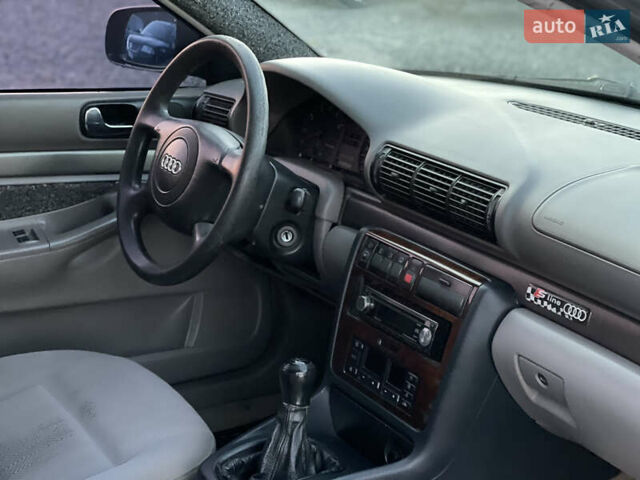Синий Ауди А4, объемом двигателя 1.6 л и пробегом 484 тыс. км за 2950 $, фото 14 на Automoto.ua