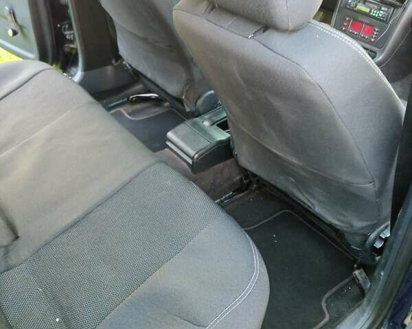 Синий Ауди А4, объемом двигателя 1.6 л и пробегом 250 тыс. км за 3000 $, фото 11 на Automoto.ua