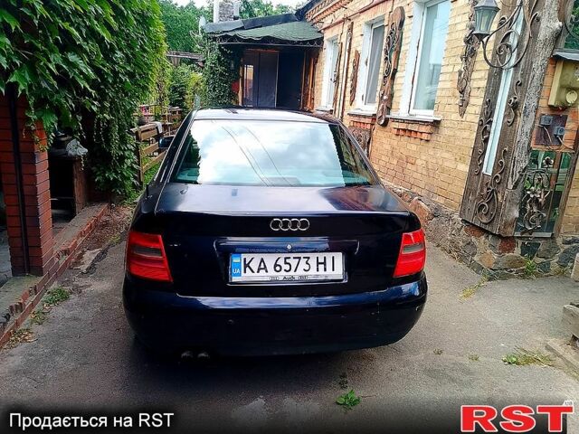 Синий Ауди А4, объемом двигателя 2.4 л и пробегом 323 тыс. км за 3300 $, фото 1 на Automoto.ua