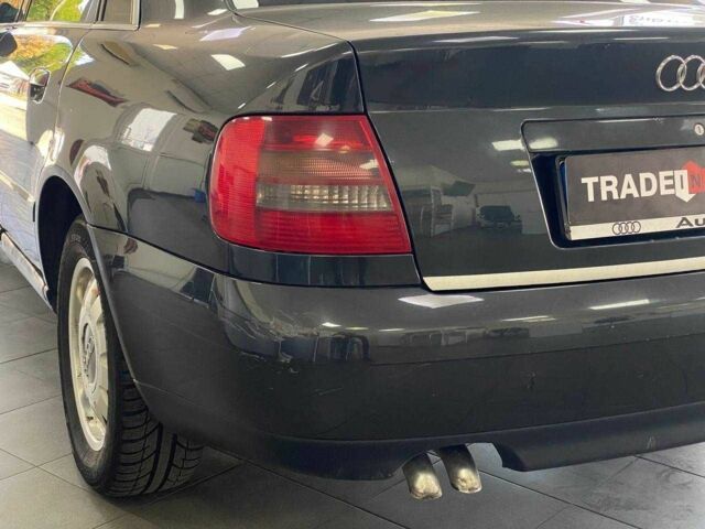 Синий Ауди А4, объемом двигателя 1.9 л и пробегом 312 тыс. км за 3990 $, фото 11 на Automoto.ua