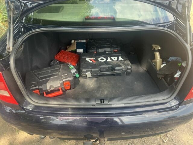 Синий Ауди А4, объемом двигателя 1.9 л и пробегом 279 тыс. км за 5000 $, фото 5 на Automoto.ua
