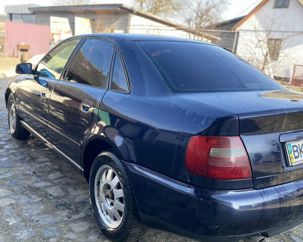 Синій Ауді А4, об'ємом двигуна 1.6 л та пробігом 36 тис. км за 3000 $, фото 7 на Automoto.ua