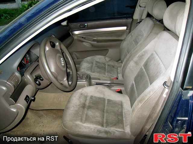 Синій Ауді А4, об'ємом двигуна 1.8 л та пробігом 0 тис. км за 3200 $, фото 1 на Automoto.ua