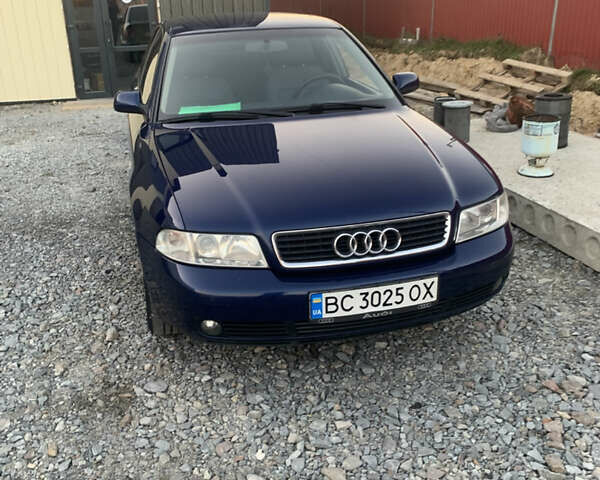 Синий Ауди А4, объемом двигателя 1.8 л и пробегом 305 тыс. км за 3700 $, фото 1 на Automoto.ua