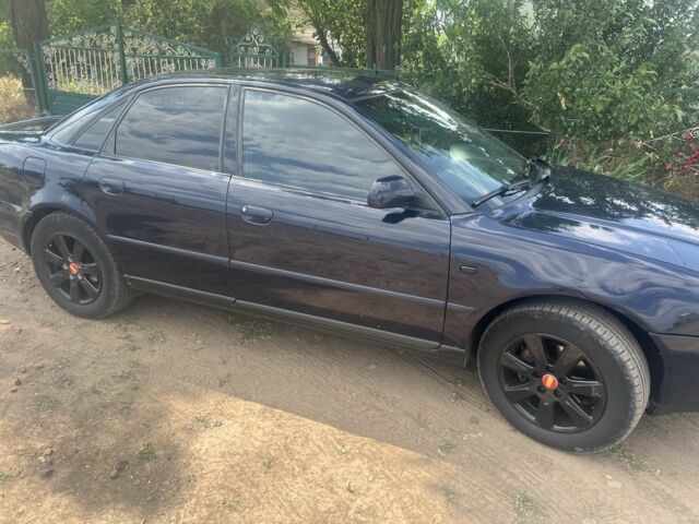 Синий Ауди А4, объемом двигателя 1.9 л и пробегом 279 тыс. км за 5000 $, фото 2 на Automoto.ua