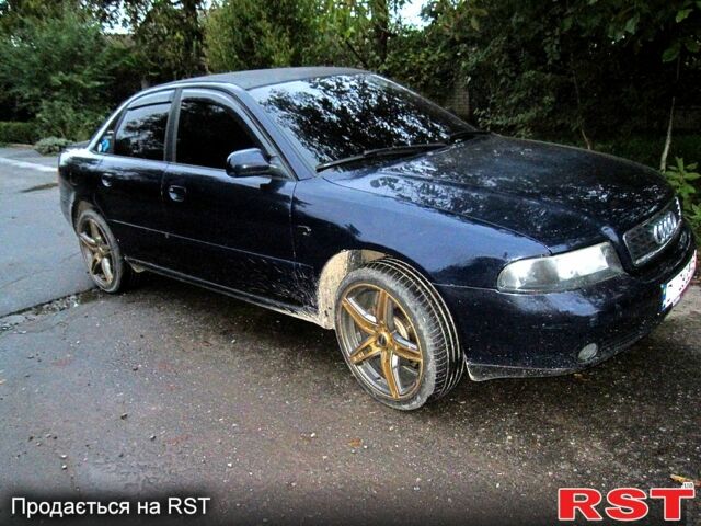 Синій Ауді А4, об'ємом двигуна 1.8 л та пробігом 0 тис. км за 3200 $, фото 4 на Automoto.ua