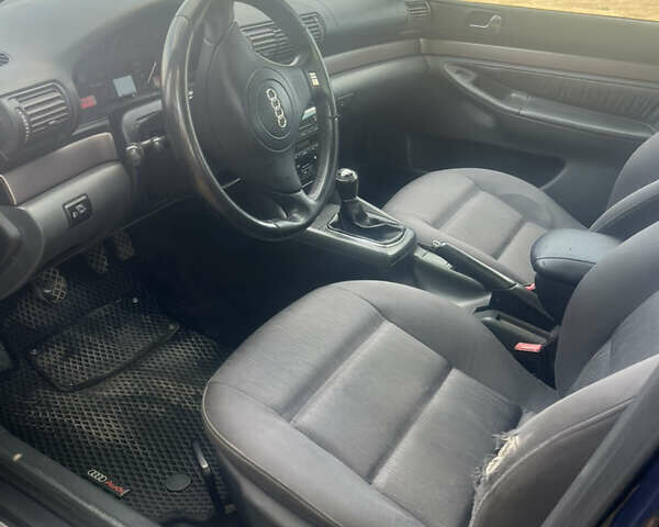 Синий Ауди А4, объемом двигателя 1.9 л и пробегом 279 тыс. км за 4950 $, фото 3 на Automoto.ua