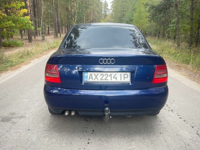 Синий Ауди А4, объемом двигателя 1.9 л и пробегом 260 тыс. км за 3900 $, фото 5 на Automoto.ua