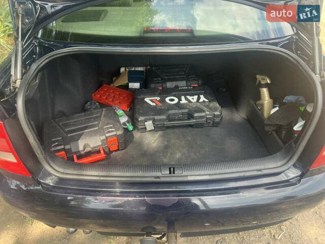 Синий Ауди А4, объемом двигателя 1.9 л и пробегом 279 тыс. км за 4950 $, фото 8 на Automoto.ua