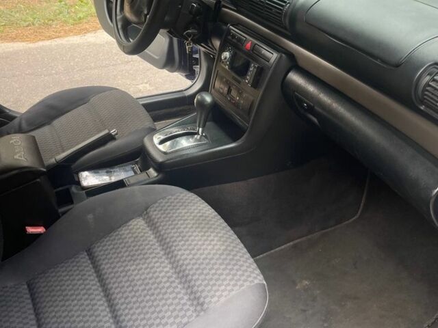 Синий Ауди А4, объемом двигателя 1.9 л и пробегом 260 тыс. км за 3900 $, фото 11 на Automoto.ua