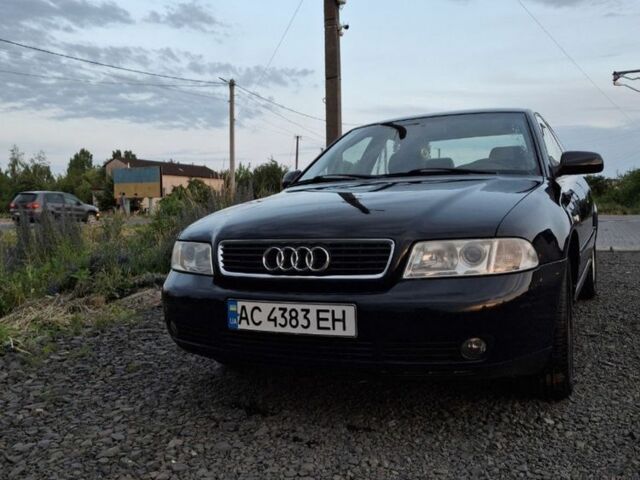 Синій Ауді А4, об'ємом двигуна 1.6 л та пробігом 215 тис. км за 4100 $, фото 4 на Automoto.ua