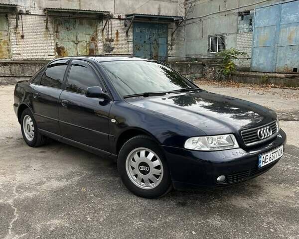 Синий Ауди А4, объемом двигателя 1.6 л и пробегом 420 тыс. км за 3600 $, фото 1 на Automoto.ua