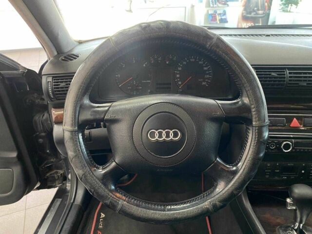 Синий Ауди А4, объемом двигателя 1.9 л и пробегом 312 тыс. км за 3990 $, фото 16 на Automoto.ua