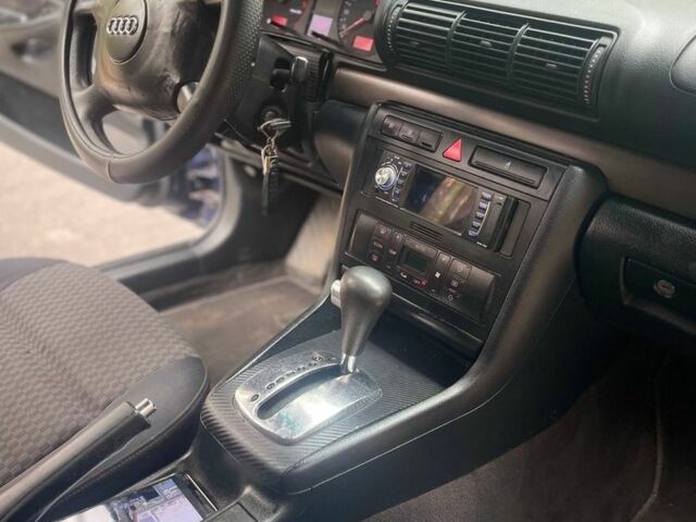 Синий Ауди А4, объемом двигателя 1.9 л и пробегом 260 тыс. км за 3900 $, фото 7 на Automoto.ua