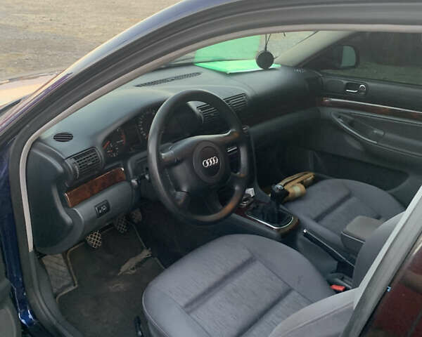 Синий Ауди А4, объемом двигателя 1.8 л и пробегом 305 тыс. км за 3700 $, фото 3 на Automoto.ua