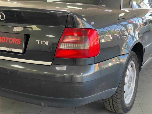Синий Ауди А4, объемом двигателя 1.9 л и пробегом 312 тыс. км за 3990 $, фото 9 на Automoto.ua