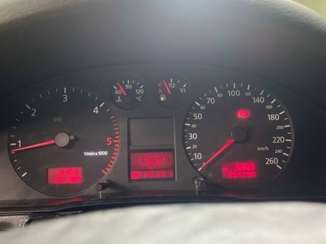 Синий Ауди А4, объемом двигателя 1.9 л и пробегом 260 тыс. км за 3900 $, фото 6 на Automoto.ua