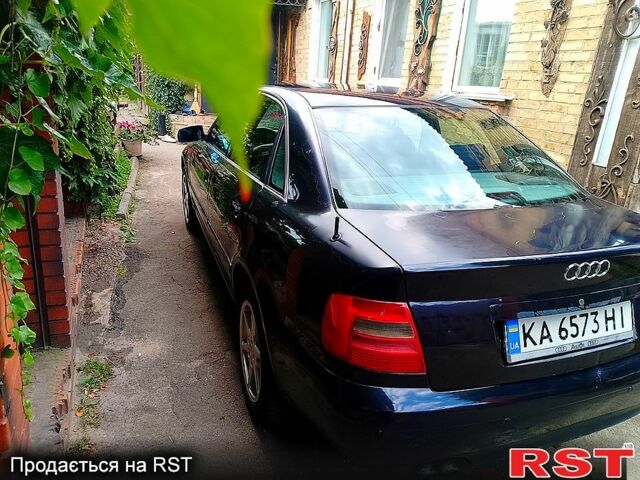 Синий Ауди А4, объемом двигателя 2.4 л и пробегом 323 тыс. км за 3300 $, фото 4 на Automoto.ua