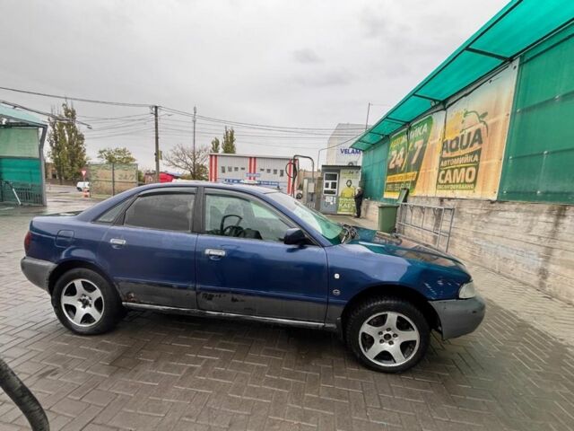 Синий Ауди А4, объемом двигателя 1.9 л и пробегом 299 тыс. км за 1200 $, фото 7 на Automoto.ua