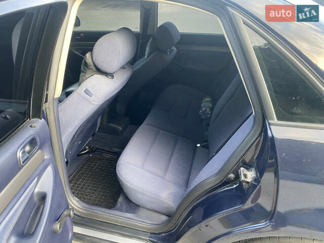 Синий Ауди А4, объемом двигателя 1.6 л и пробегом 293 тыс. км за 3800 $, фото 8 на Automoto.ua