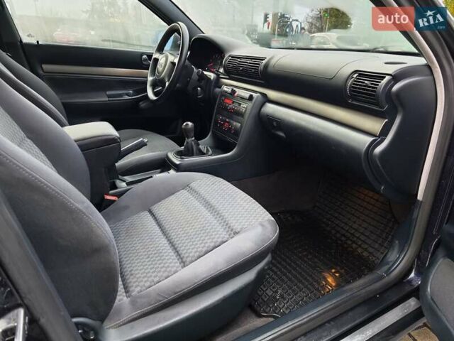 Синій Ауді А4, об'ємом двигуна 1.6 л та пробігом 348 тис. км за 2999 $, фото 13 на Automoto.ua