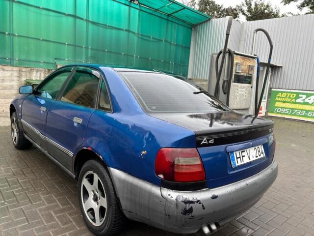 Синий Ауди А4, объемом двигателя 1.9 л и пробегом 299 тыс. км за 1200 $, фото 5 на Automoto.ua