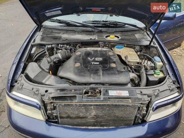 Синий Ауди А4, объемом двигателя 2.5 л и пробегом 271 тыс. км за 4000 $, фото 7 на Automoto.ua