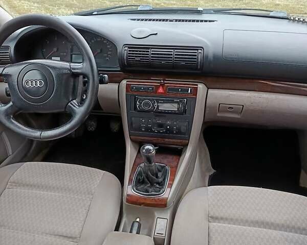 Синий Ауди А4, объемом двигателя 1.9 л и пробегом 317 тыс. км за 2800 $, фото 8 на Automoto.ua