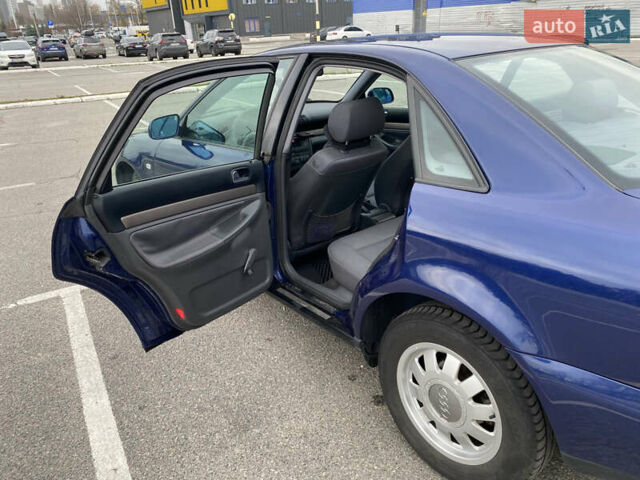 Синий Ауди А4, объемом двигателя 1.8 л и пробегом 167 тыс. км за 5200 $, фото 11 на Automoto.ua