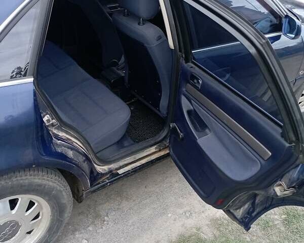 Синій Ауді А4, об'ємом двигуна 1.6 л та пробігом 280 тис. км за 4150 $, фото 9 на Automoto.ua