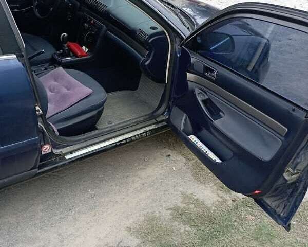 Синій Ауді А4, об'ємом двигуна 1.6 л та пробігом 280 тис. км за 4150 $, фото 7 на Automoto.ua