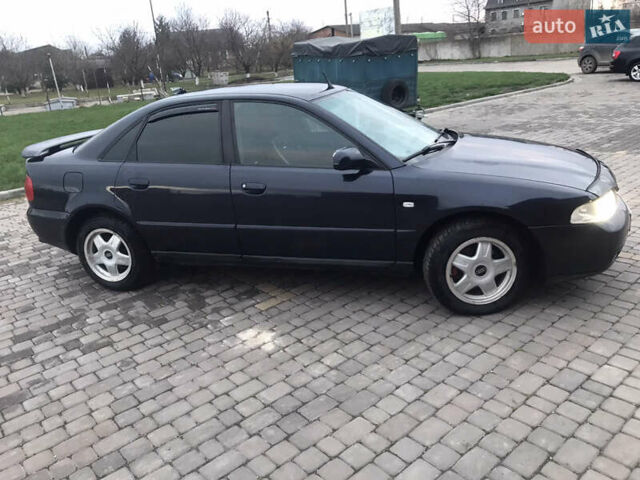 Синій Ауді А4, об'ємом двигуна 1.9 л та пробігом 370 тис. км за 3800 $, фото 4 на Automoto.ua