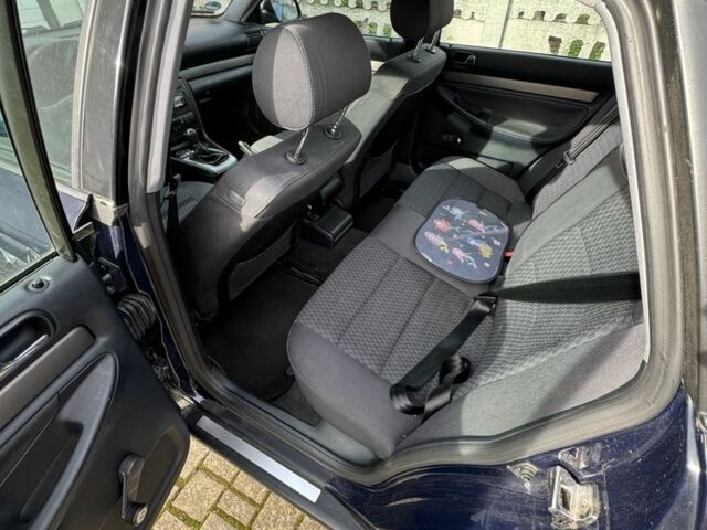 Синій Ауді А4, об'ємом двигуна 1.8 л та пробігом 227 тис. км за 3400 $, фото 6 на Automoto.ua