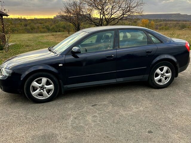 Синий Ауди А4, объемом двигателя 2 л и пробегом 220 тыс. км за 4700 $, фото 3 на Automoto.ua