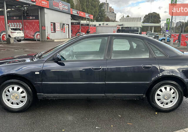 Синій Ауді А4, об'ємом двигуна 1.6 л та пробігом 343 тис. км за 3650 $, фото 8 на Automoto.ua