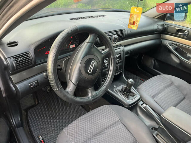 Синий Ауди А4, объемом двигателя 1.9 л и пробегом 414 тыс. км за 2500 $, фото 9 на Automoto.ua