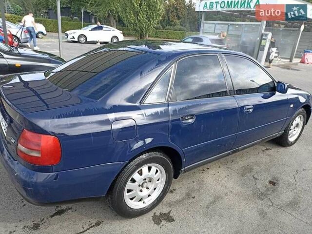 Синий Ауди А4, объемом двигателя 0 л и пробегом 295 тыс. км за 3800 $, фото 2 на Automoto.ua