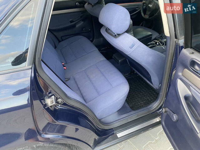 Синий Ауди А4, объемом двигателя 1.6 л и пробегом 293 тыс. км за 3800 $, фото 9 на Automoto.ua