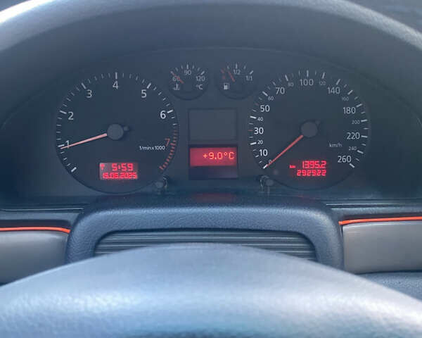 Синий Ауди А4, объемом двигателя 1.6 л и пробегом 293 тыс. км за 3800 $, фото 11 на Automoto.ua