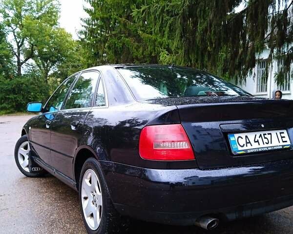 Синий Ауди А4, объемом двигателя 1.6 л и пробегом 317 тыс. км за 4100 $, фото 5 на Automoto.ua