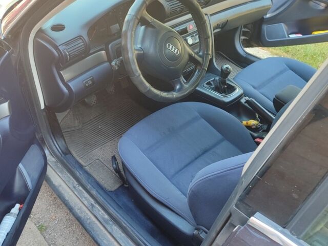 Синий Ауди А4, объемом двигателя 2.5 л и пробегом 370 тыс. км за 3000 $, фото 4 на Automoto.ua