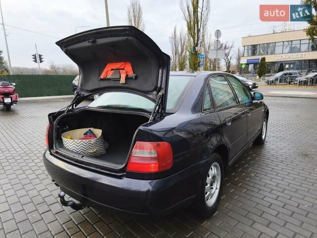 Синій Ауді А4, об'ємом двигуна 1.6 л та пробігом 348 тис. км за 2999 $, фото 21 на Automoto.ua