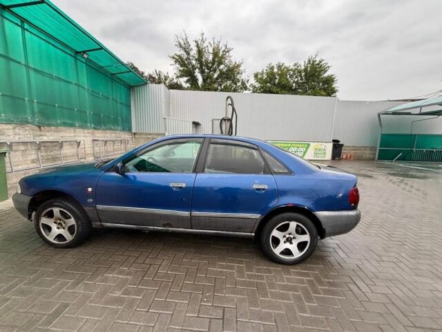 Синий Ауди А4, объемом двигателя 1.9 л и пробегом 299 тыс. км за 1200 $, фото 6 на Automoto.ua