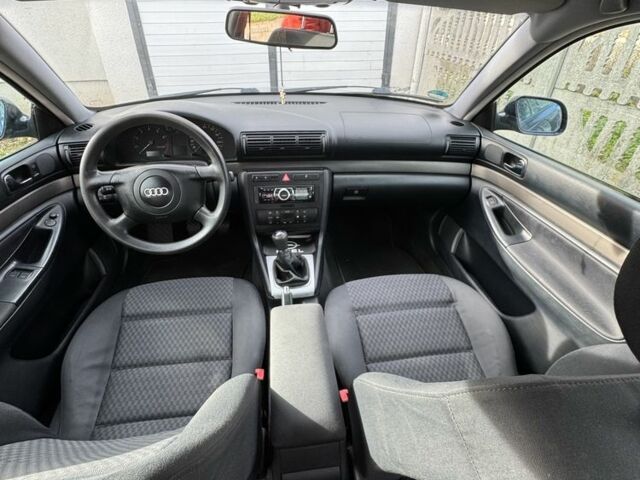 Синій Ауді А4, об'ємом двигуна 1.8 л та пробігом 227 тис. км за 3400 $, фото 5 на Automoto.ua